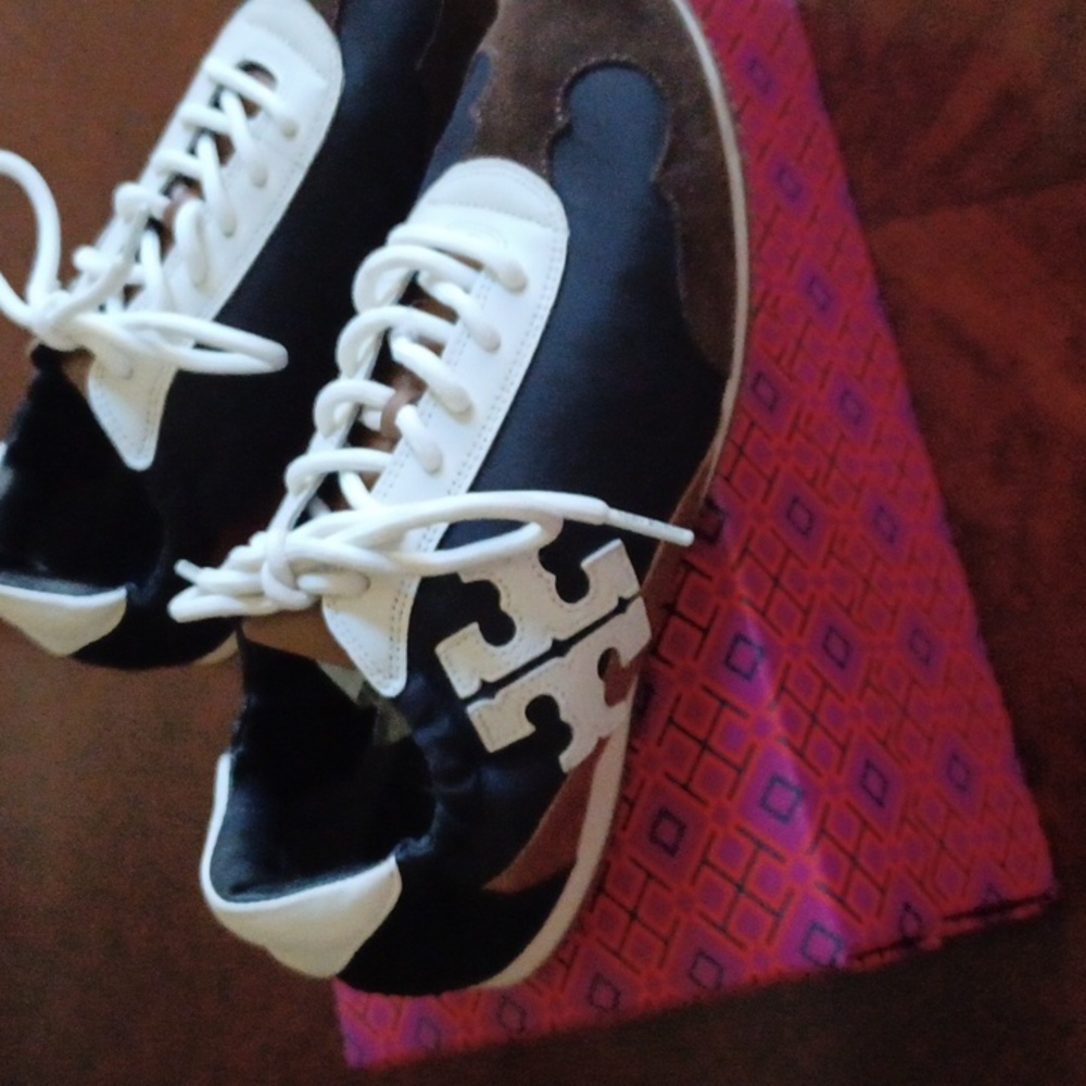 Women's Shoes - Picture 3 of 6